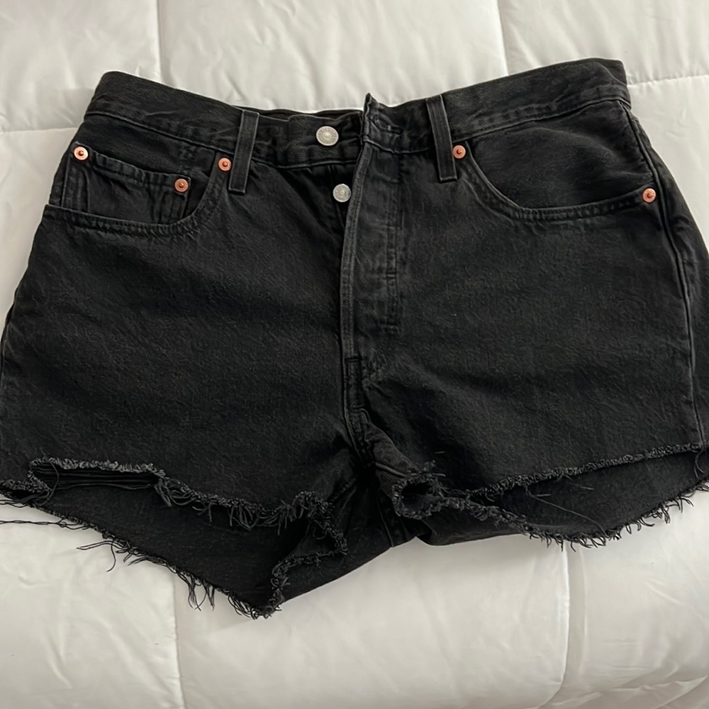 Never worn Levi shorts